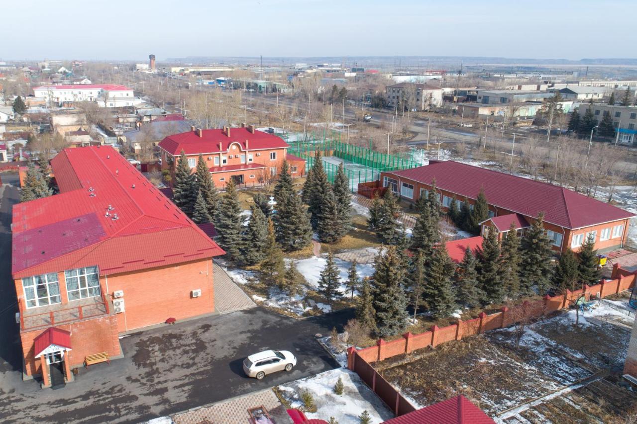 El-Tau Hotel Ekibastuz Bagian luar foto