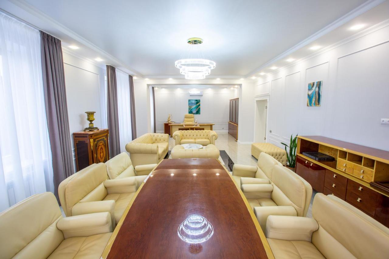 El-Tau Hotel Ekibastuz Bagian luar foto
